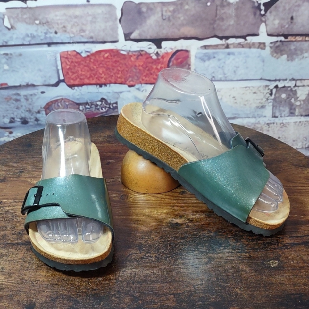 Green Buckle Strap Sandals